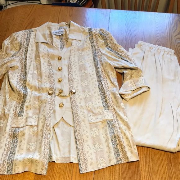 Classic apparel women’s pant set - Picture 1 of 5
